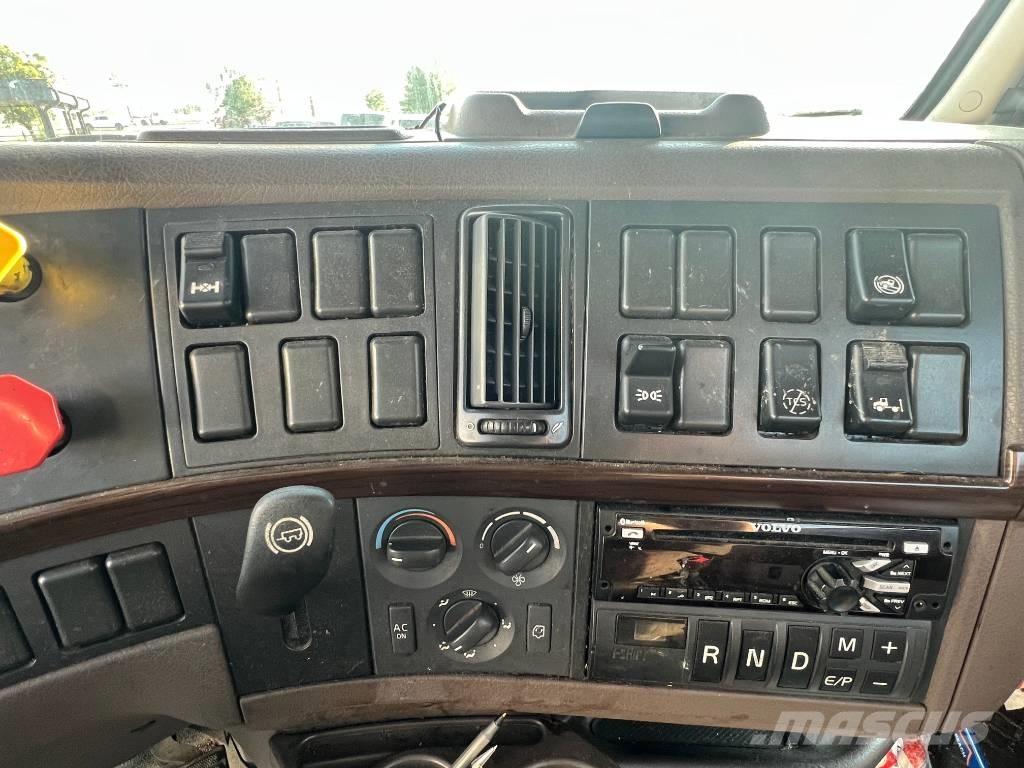 Volvo VNL 42 T300 Autotractoare