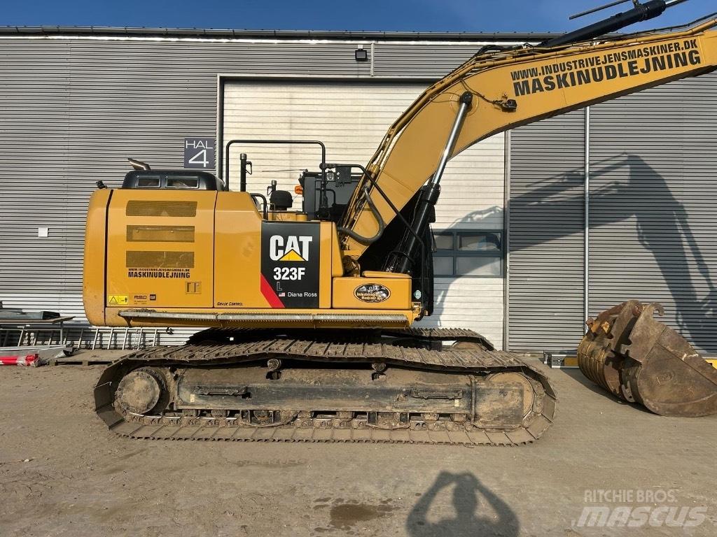 CAT 323 F L Excavatoare pe șenile
