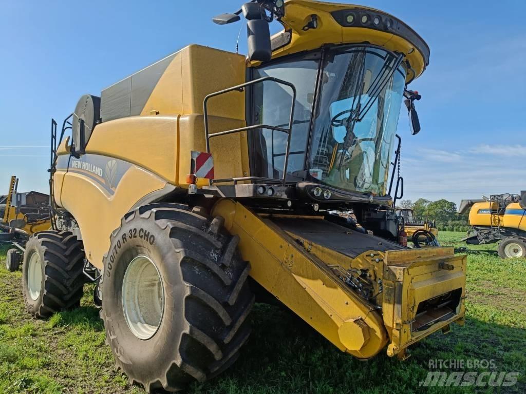 New Holland CX 8.90 Combine de secerat