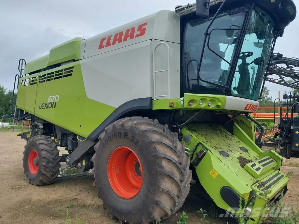 CLAAS Lexion 670 Combine de secerat