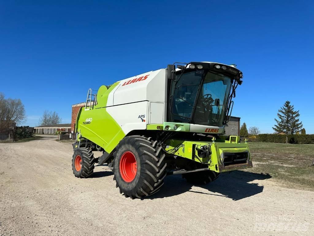 CLAAS Tucano 440 Combine de secerat