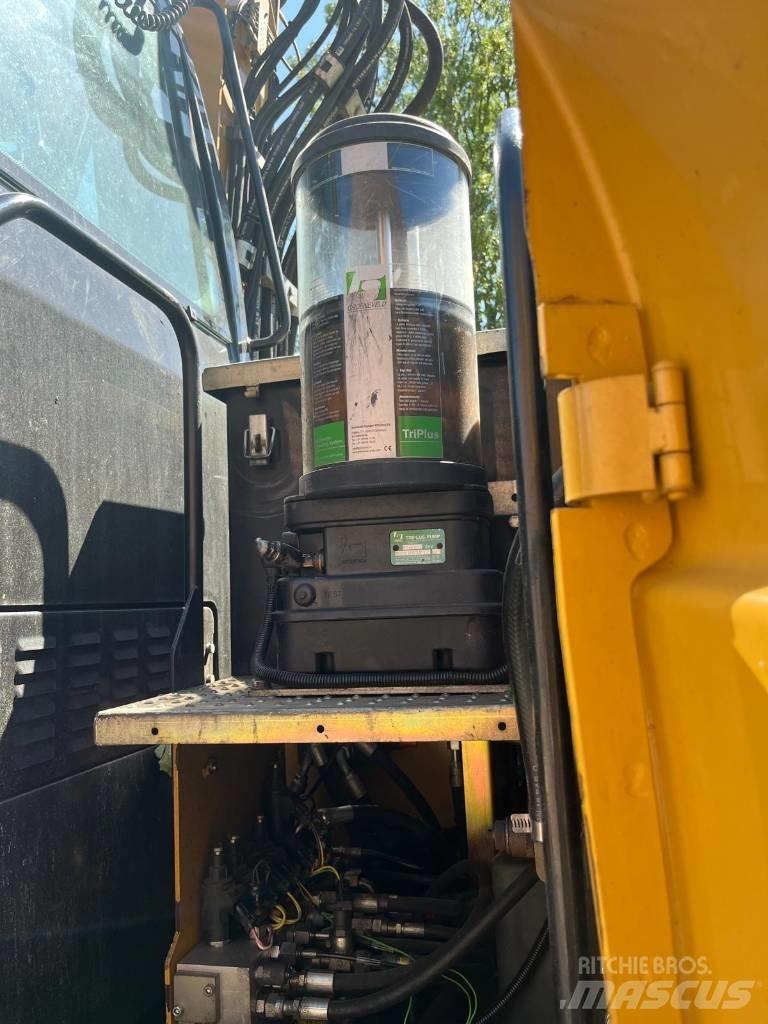 CAT M 313 D Excavatoare cu roti