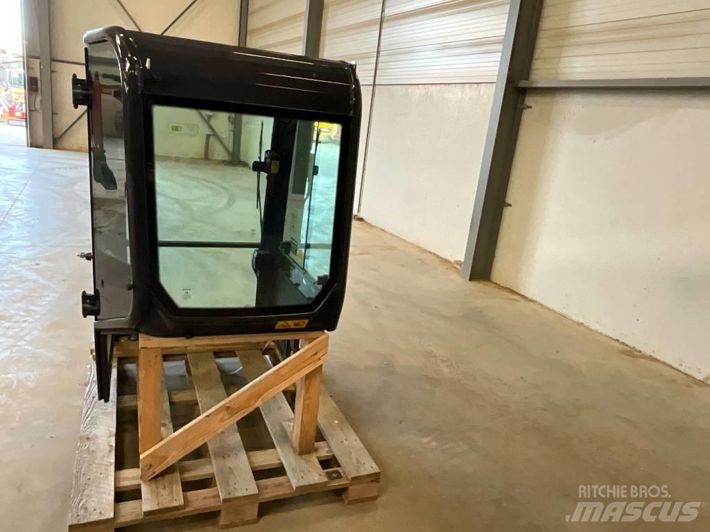 Kubota U 27-4 Cabine si interior