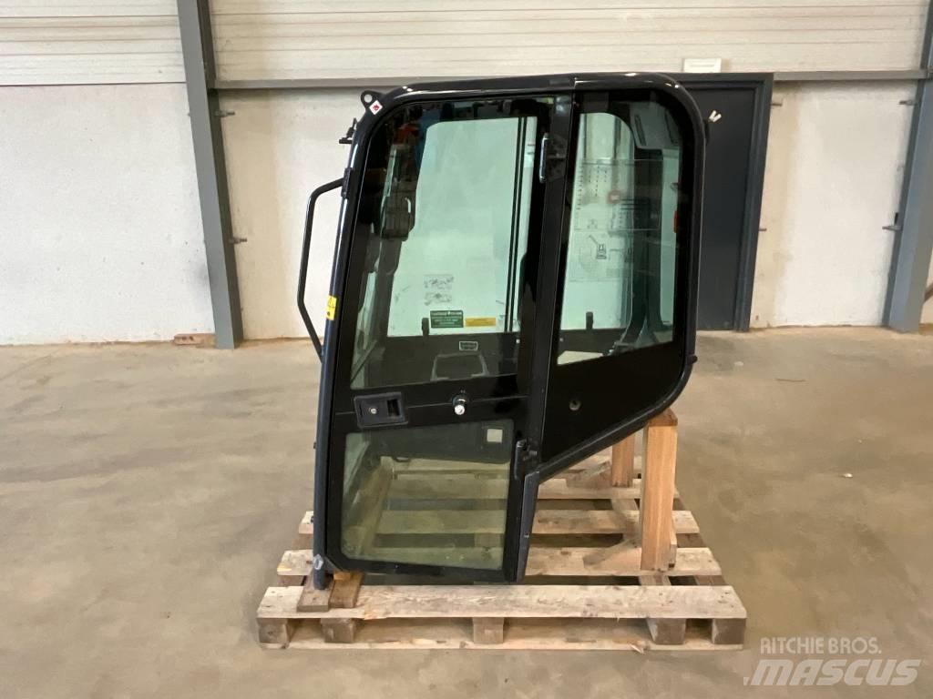 Kubota U 27-4 Cabine si interior