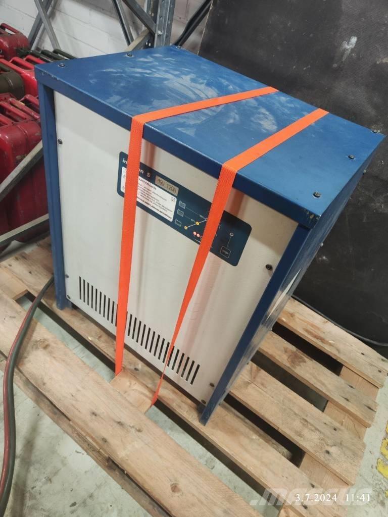 Atlet UNS 200 D Stivuitor cu catarg retractabil