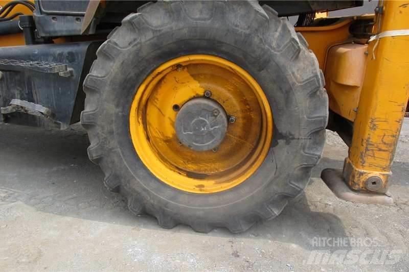 JCB 3DX4 Buldoexcavatoare