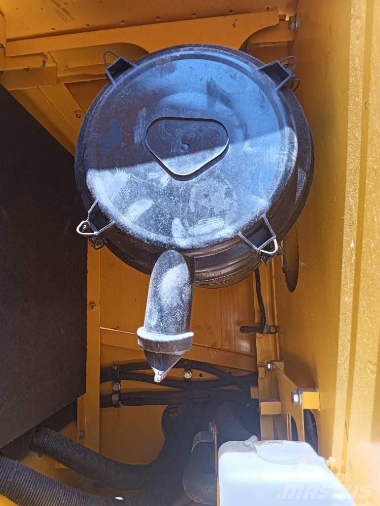 Komatsu PC 220 Excavatoare pe șenile
