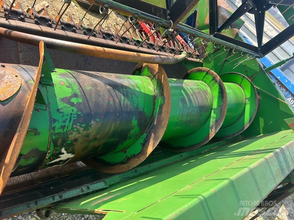 John Deere 2256 Combine de secerat
