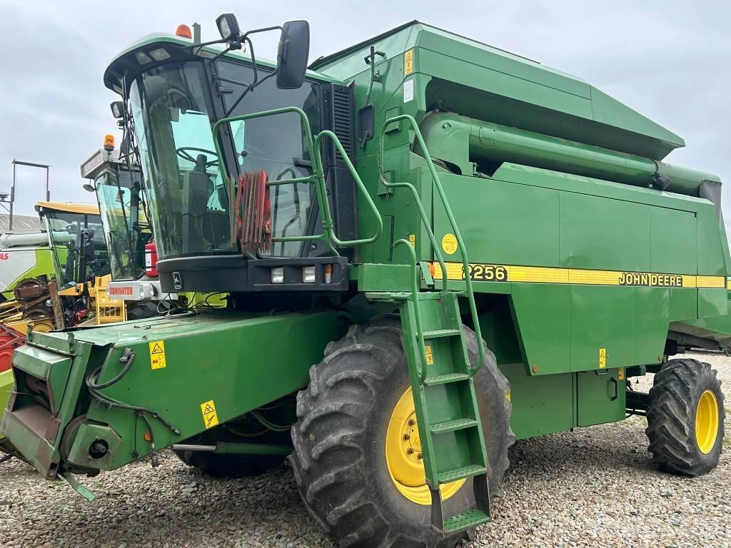 John Deere 2256 Combine de secerat
