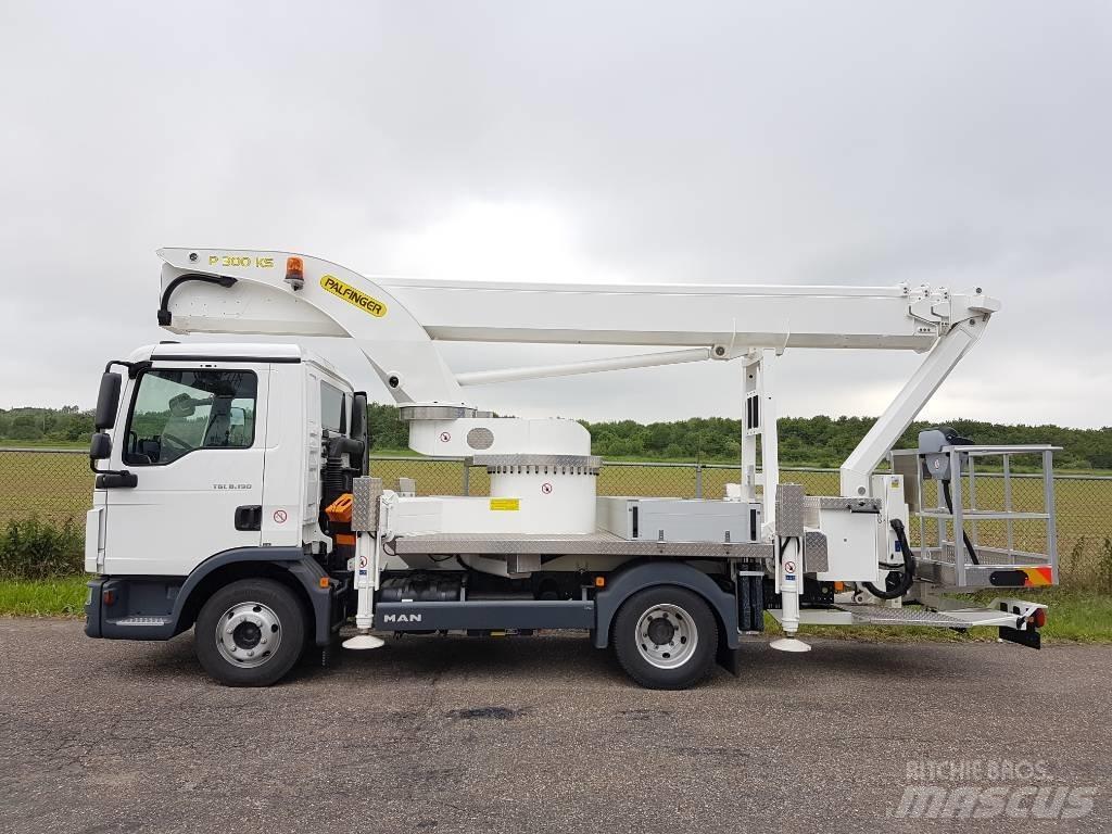 Palfinger P 300 KS Platforme aeriene montate pe camion