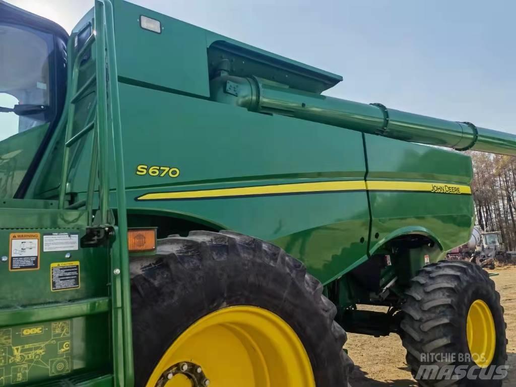 John Deere S670 Combine de secerat