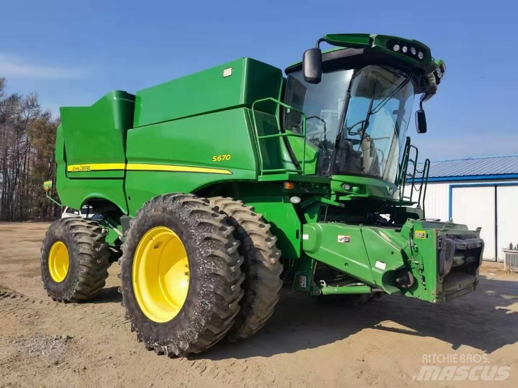 John Deere S670 Combine de secerat