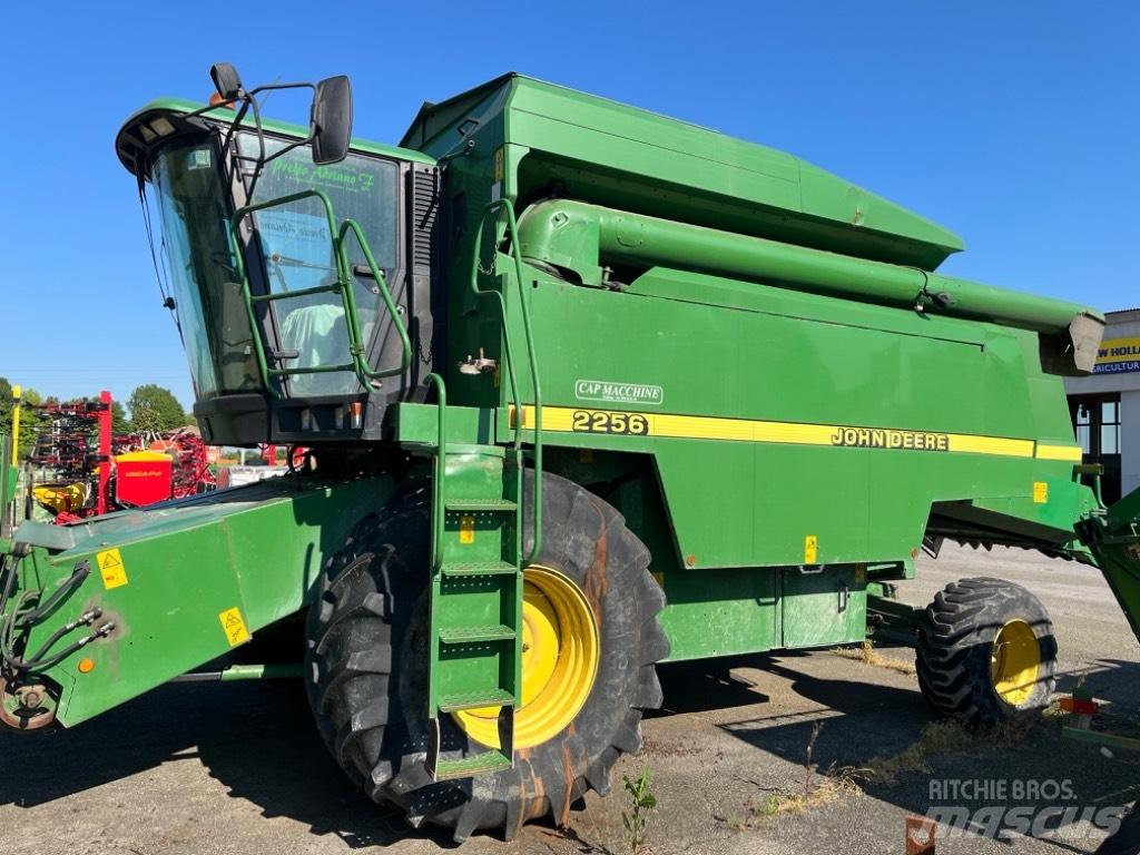 John Deere 2256 Combine de secerat