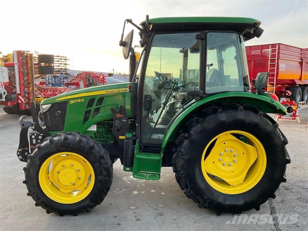 John Deere 5075E Tractoare