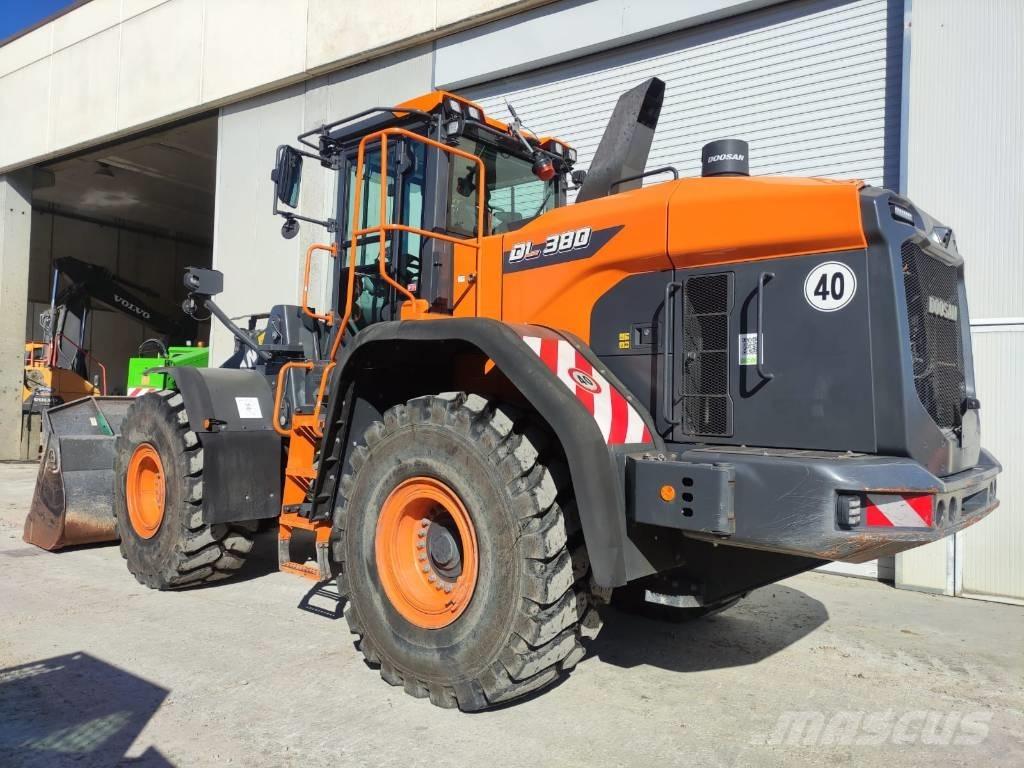 Doosan DL 380-7 Incarcator pe pneuri