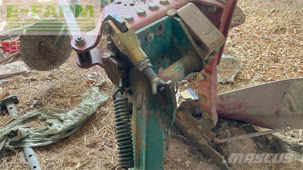 Kverneland LB 100 Pluguri conventionale