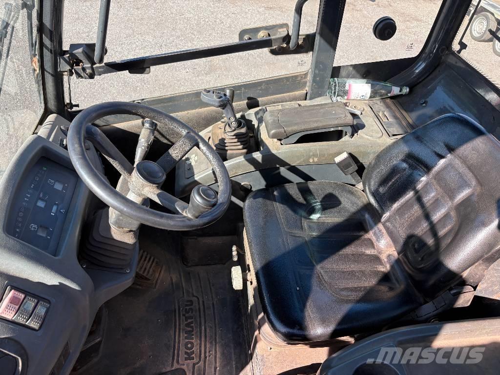 Komatsu WA 90 Incarcator pe pneuri