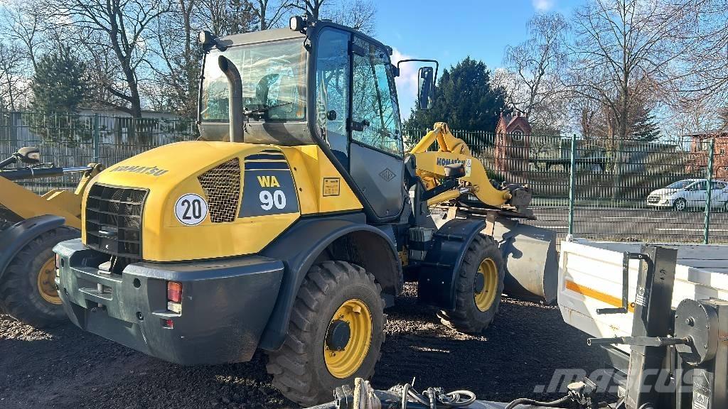 Komatsu WA 90 Incarcator pe pneuri