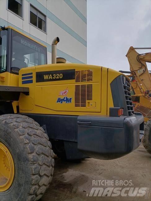 Komatsu WA 320 Incarcator pe pneuri