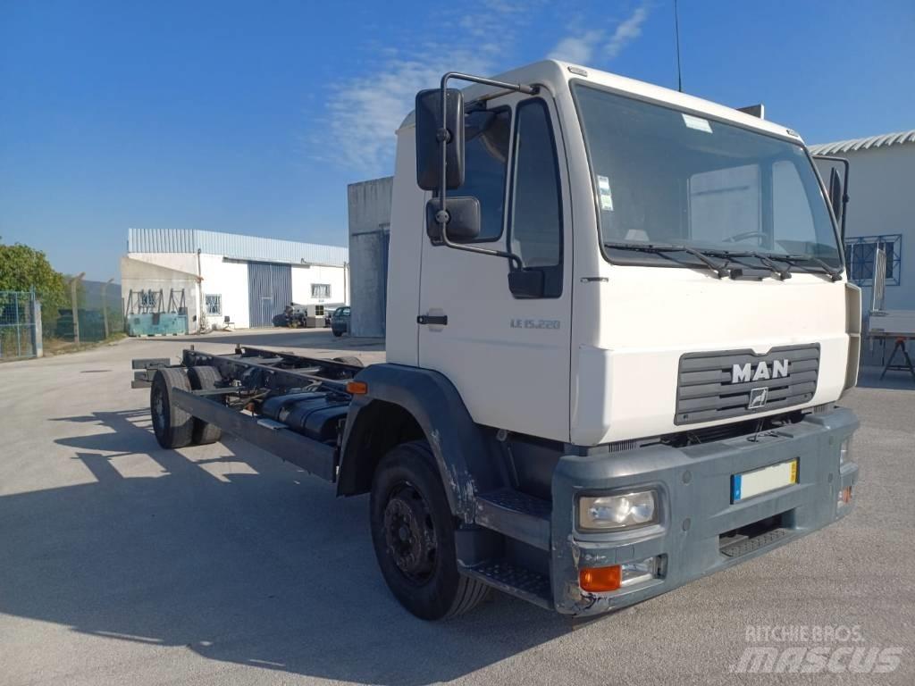 MAN 15.225 Camion cabina sasiu