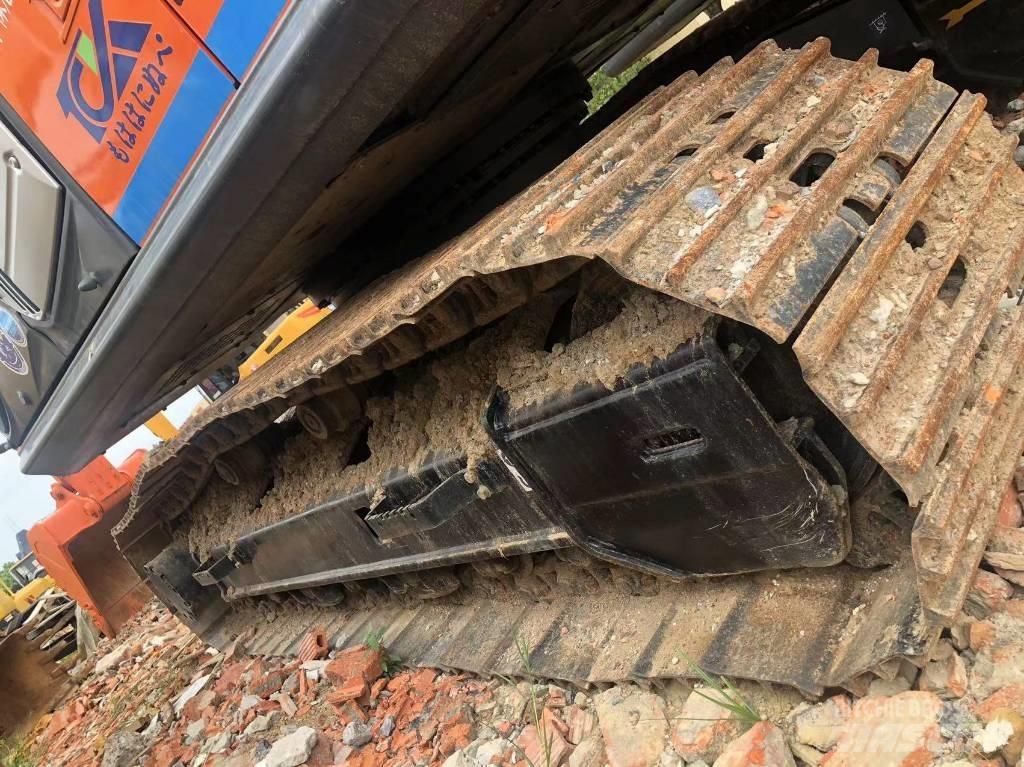 Hitachi ZX 210 Excavatoare pe șenile
