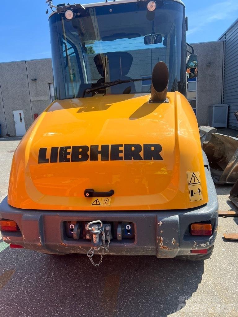 Liebherr L 506 Incarcator pe pneuri