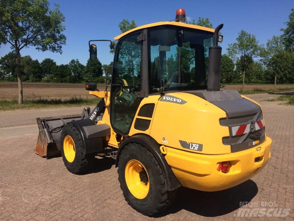 Volvo L 25 F Incarcator pe pneuri