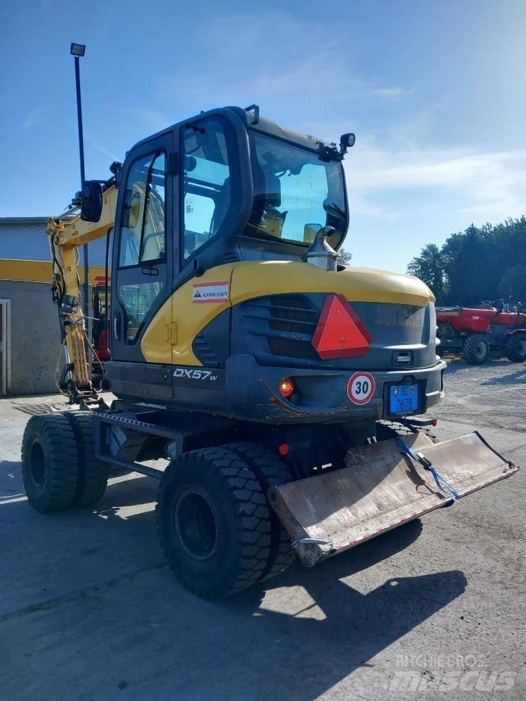 Doosan DX 57 W-5 Excavatoare cu roti