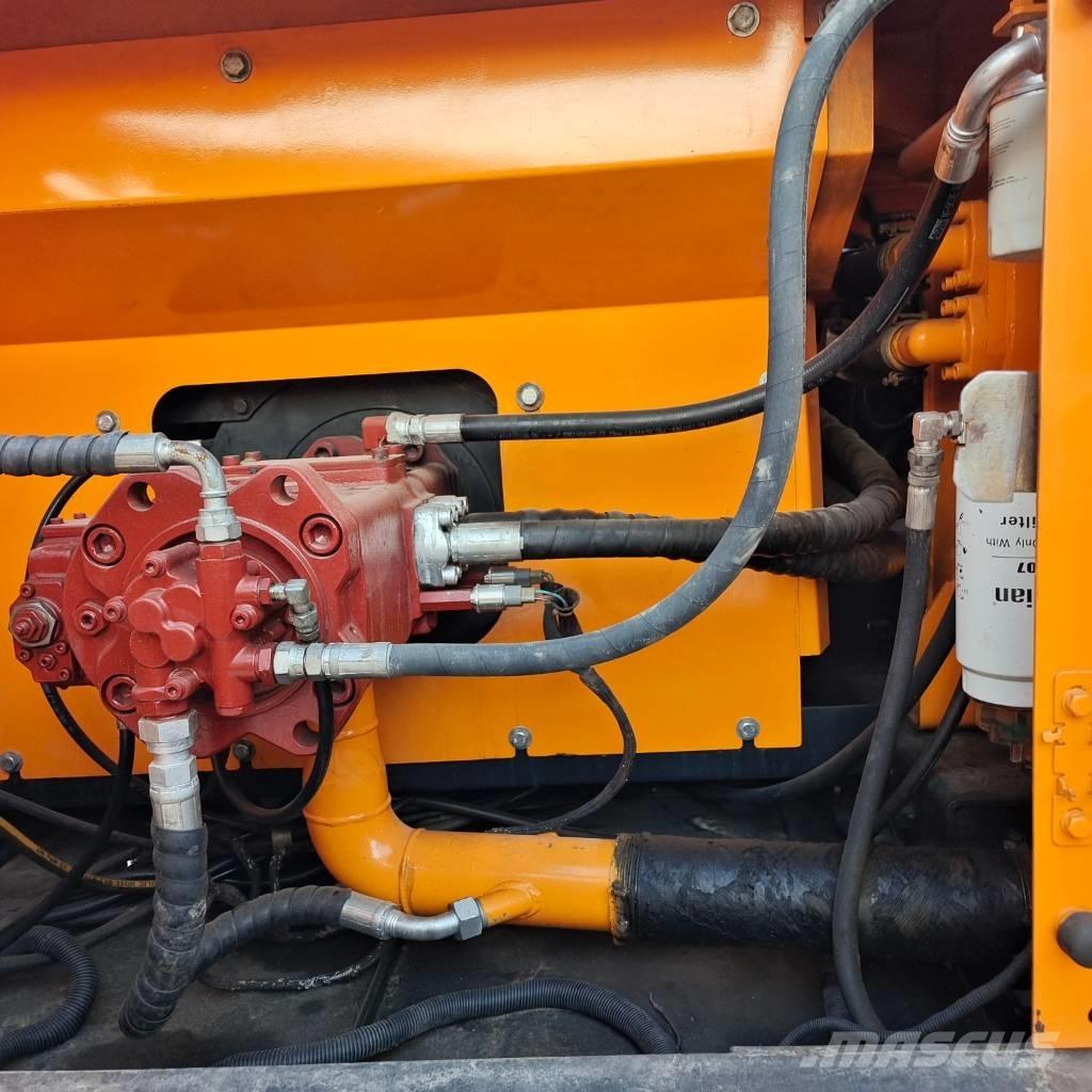 Hyundai 305 LC-9T Excavatoare pe șenile
