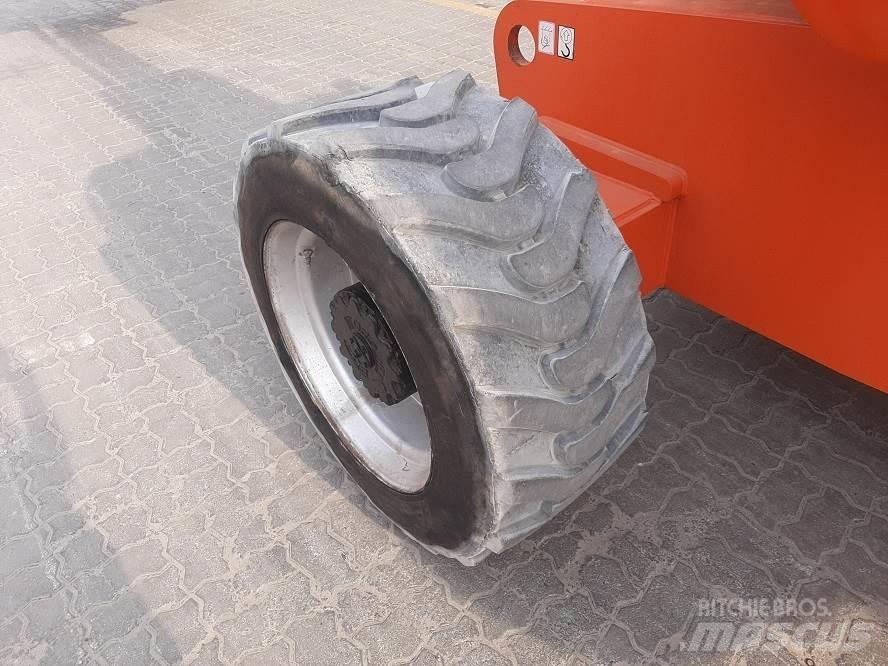 JLG 800AJ Nacele cu brat articulat