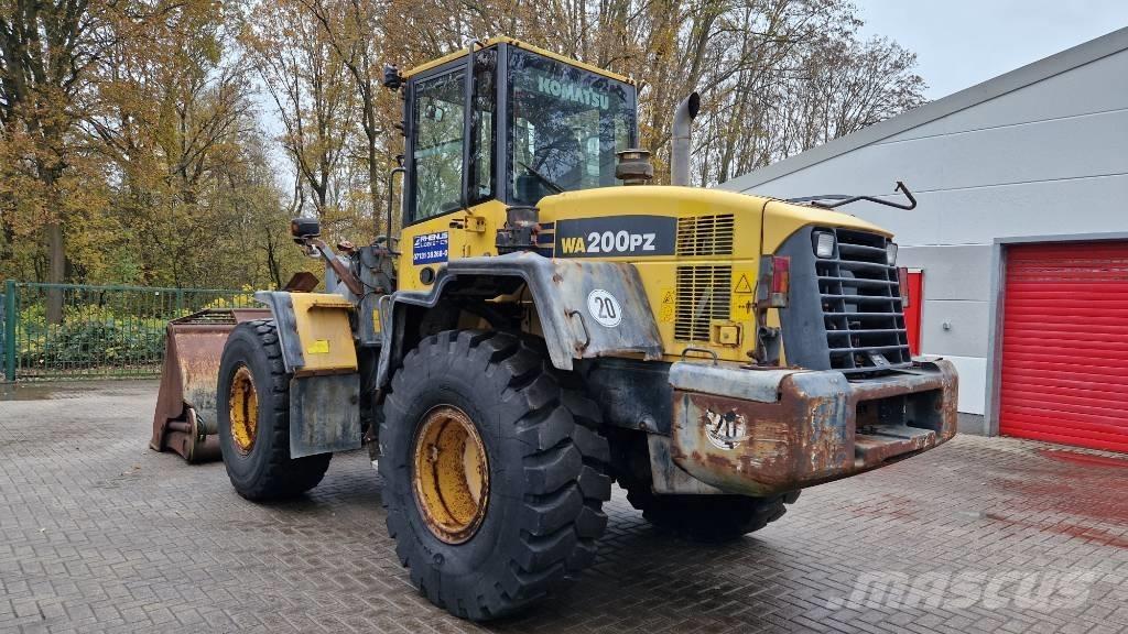Komatsu WA 200 PZ-6 Incarcator pe pneuri