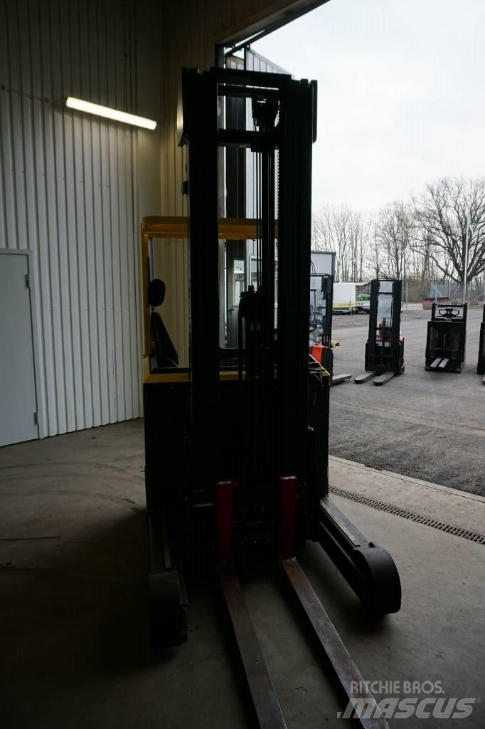 Hyster R1.4 Stivuitor cu catarg retractabil
