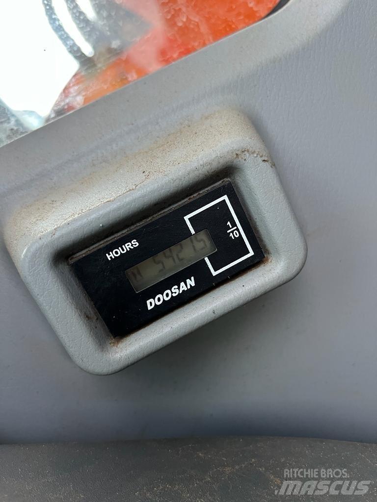 Doosan DX140 LCR Excavatoare pe șenile
