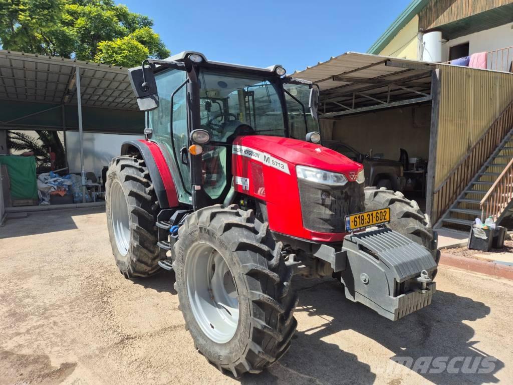 Massey Ferguson 5713 Tractoare