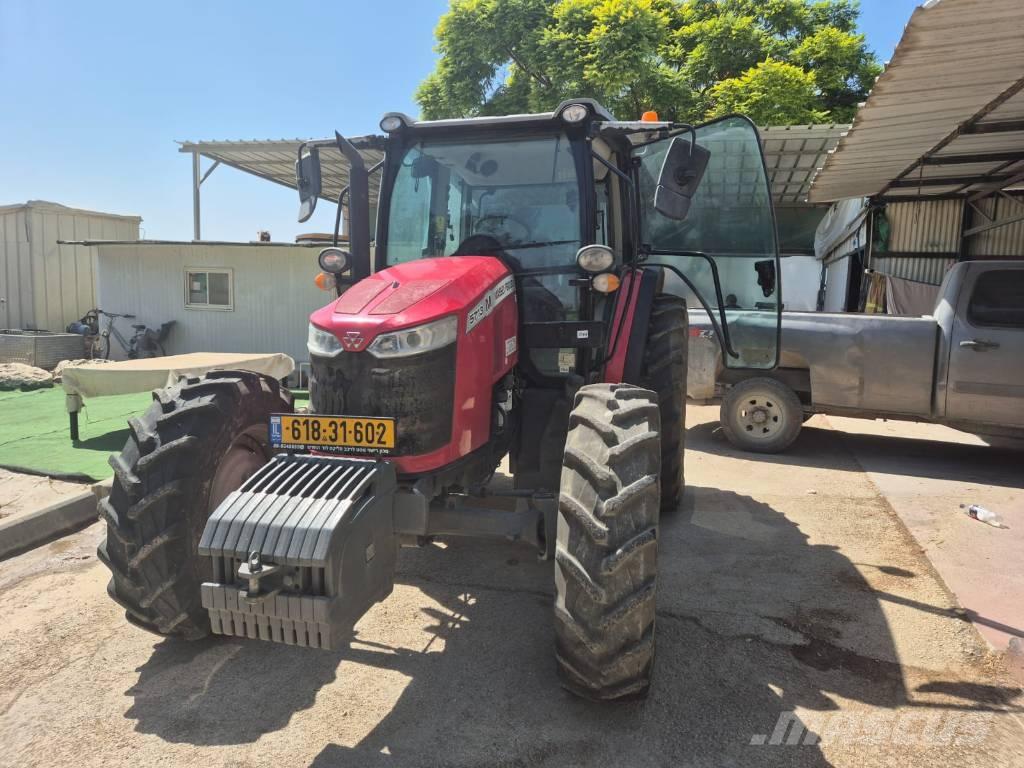 Massey Ferguson 5713 Tractoare