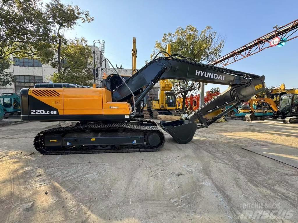 Hyundai 220LC -9S Excavatoare pe șenile
