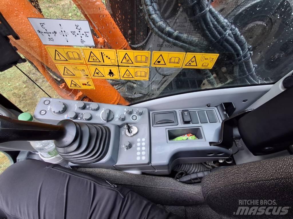 Hitachi ZX 225 US LC Excavatoare pe șenile
