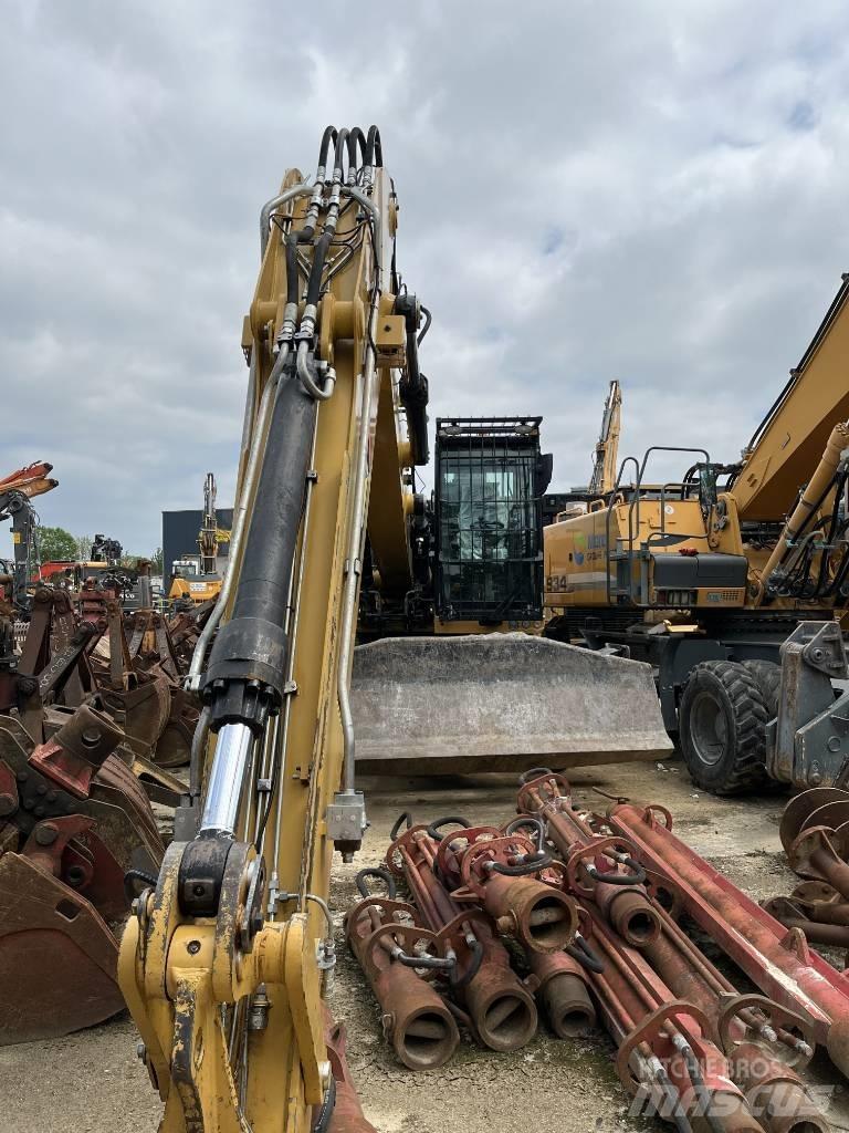 CAT MH 3024 Excavatoare cu roti