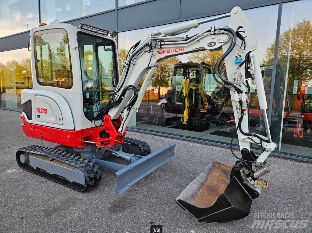 Takeuchi TB 225 Mini excavatoare < 7t