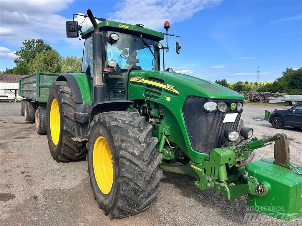 John Deere 7820 Tractoare
