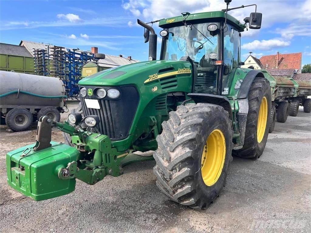 John Deere 7820 Tractoare