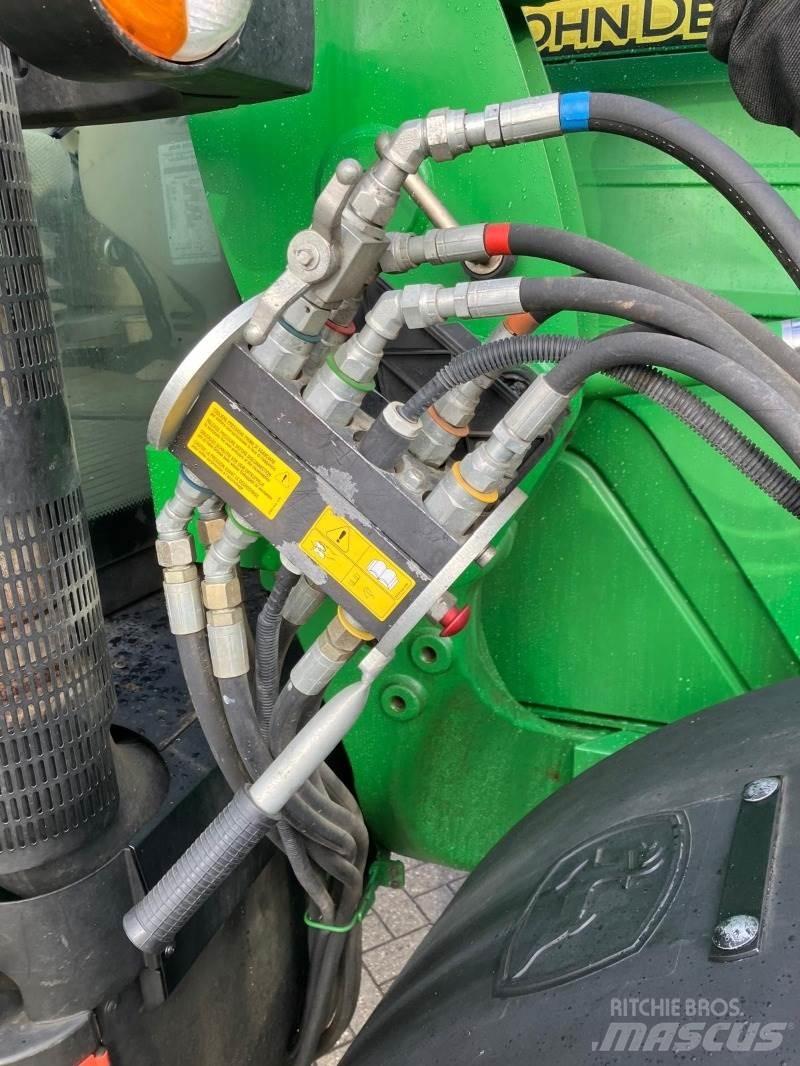 John Deere 6125R Tractoare