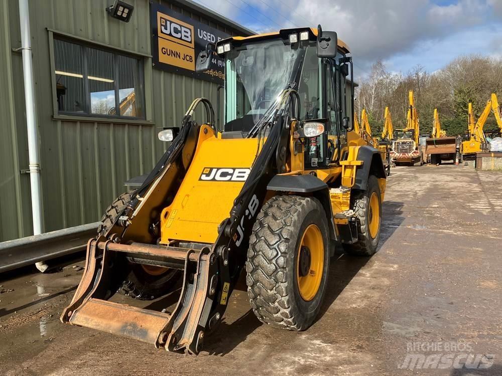 JCB 411 Incarcator pe pneuri