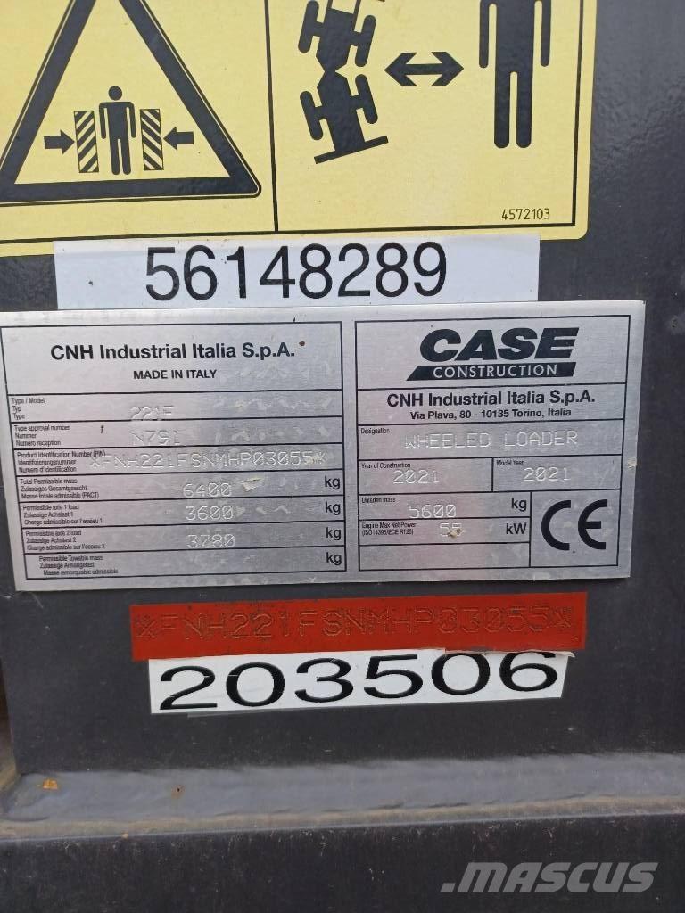 CASE 221 F Incarcator pe pneuri
