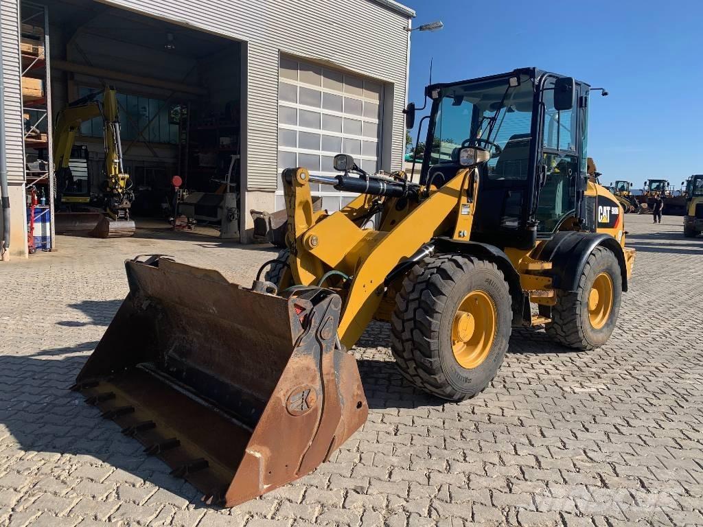CAT 908M Incarcator pe pneuri