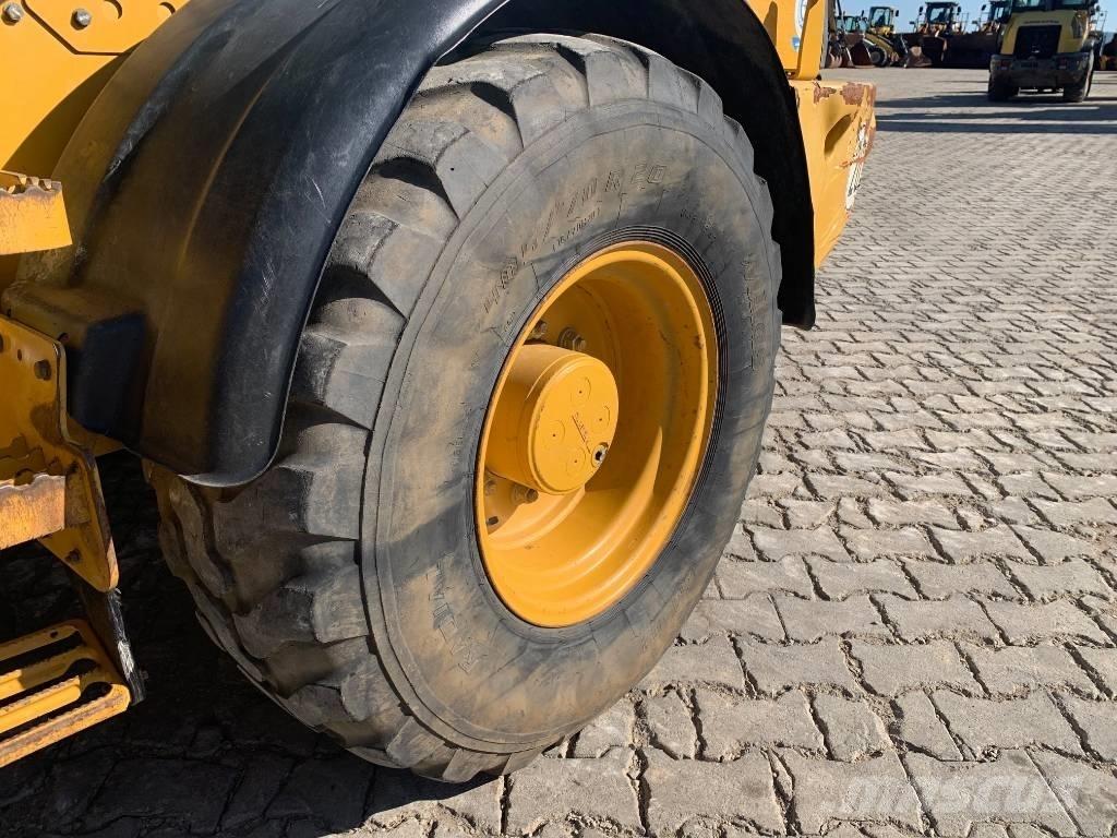CAT 908M Incarcator pe pneuri