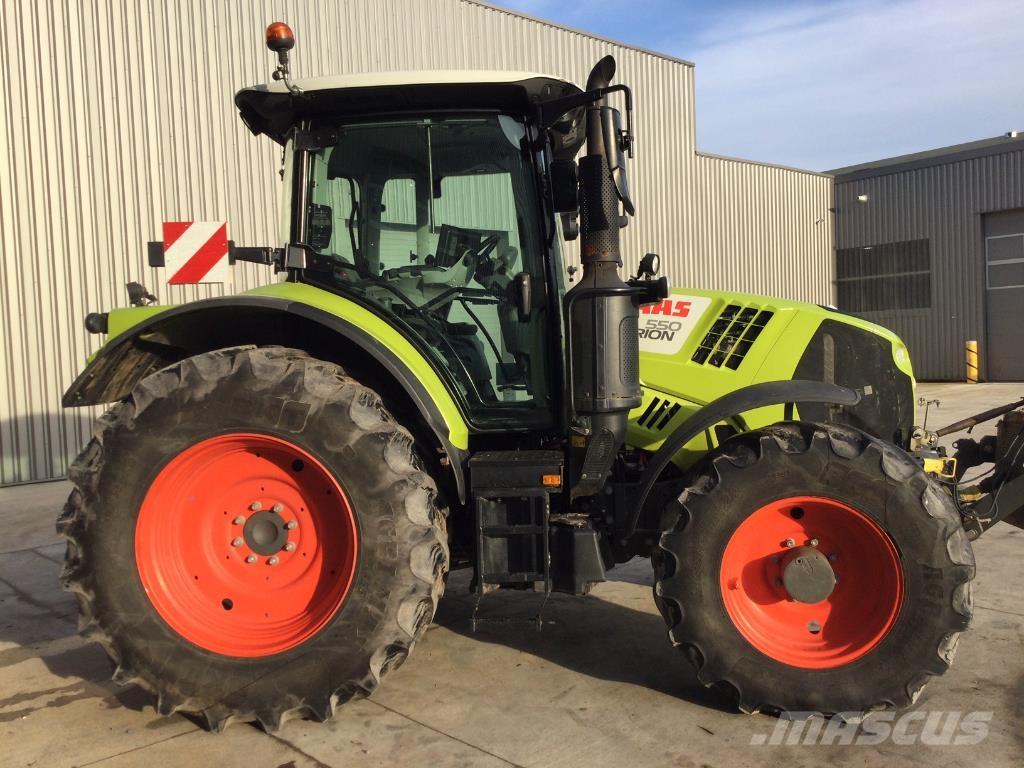 CLAAS ARION 550 Tractoare