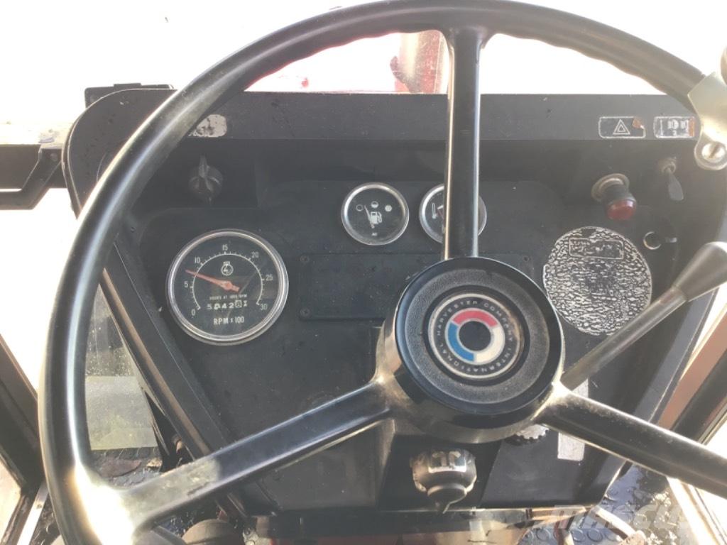 International 684 Tractoare