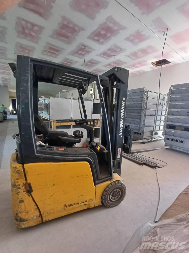 Jungheinrich EFG215 Stivuitor electric