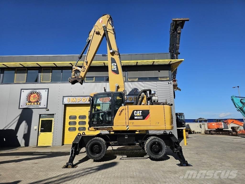 CAT MH 3022 Excavatoare cu roti